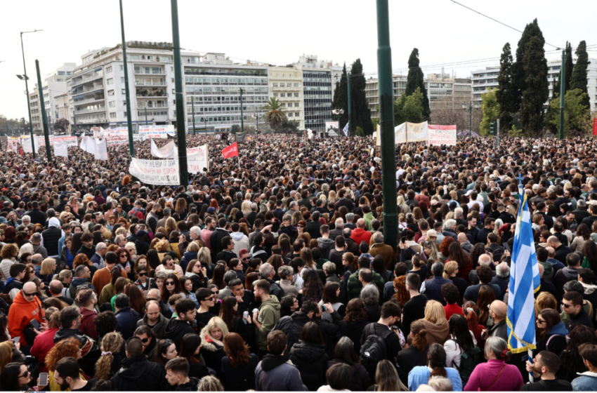  Δυο χρόνια από τα Τέμπη: Πανελλαδική απεργία στη μνήμη των νεκρών – Συλλαλητήρια σε όλη τη χώρα, τι ισχύει για τις μετακινήσεις