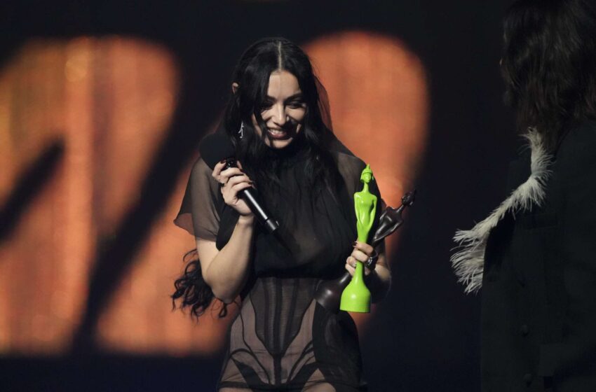  BRIT Awards 2025: Η Charli XCX σάρωσε τα βρετανικά μουσικά βραβεία