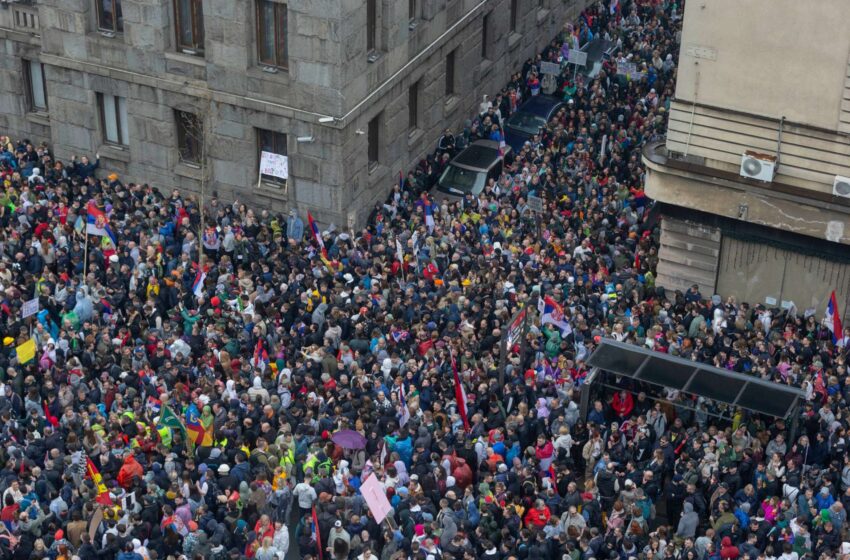  Σερβία: Από 275.000 έως 325.000 άνθρωποι διαδήλωσαν στο Βελιγράδι κατά της διαφθοράς, αν και δεν αποκλείεται ο αριθμός να είναι ακόμη μεγαλύτερος