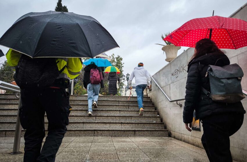  Καιρός: Ραγδαία επιδείνωση από το μεσημέρι – «Βουτιά» της θερμοκρασίας με βροχές, καταιγίδες και χιόνια στα πεδινά